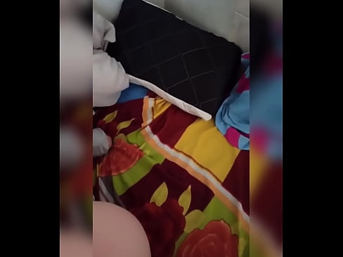 ❤️ منهنجي روم ميٽ گهر ۾ اڪيلي رهي ٿي ڇاڪاڻ ته هن جو مڙس موڪلن تي وڃي ٿو ۽ مان موقعو وٺان ٿو ته هن کي چوسان ۽ هن جي گدا کي کير سان ڀريان. معياري فحش