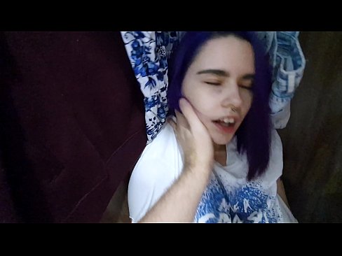 ❤️ الماري ۾ منهنجي سس مليو ۽ هن جي مدد ڪئي معياري فحش